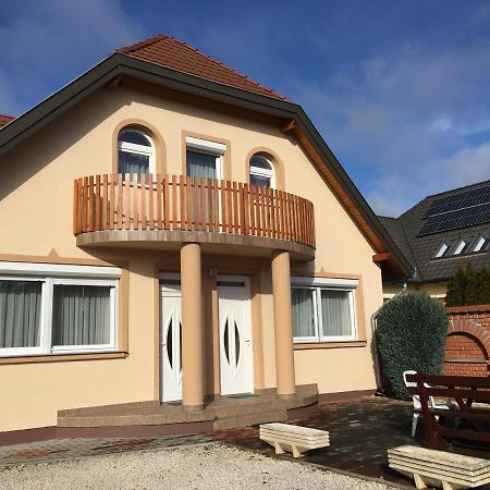 Gitta Apartman Buk Exterior photo