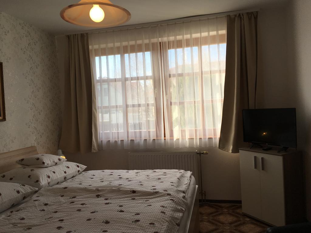 Gitta Apartman Buk Exterior photo